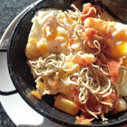 Sartén de huevos rotos de...